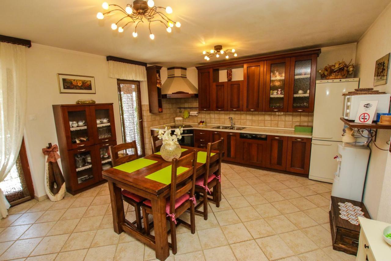 Apartment Dori Porec Bagian luar foto